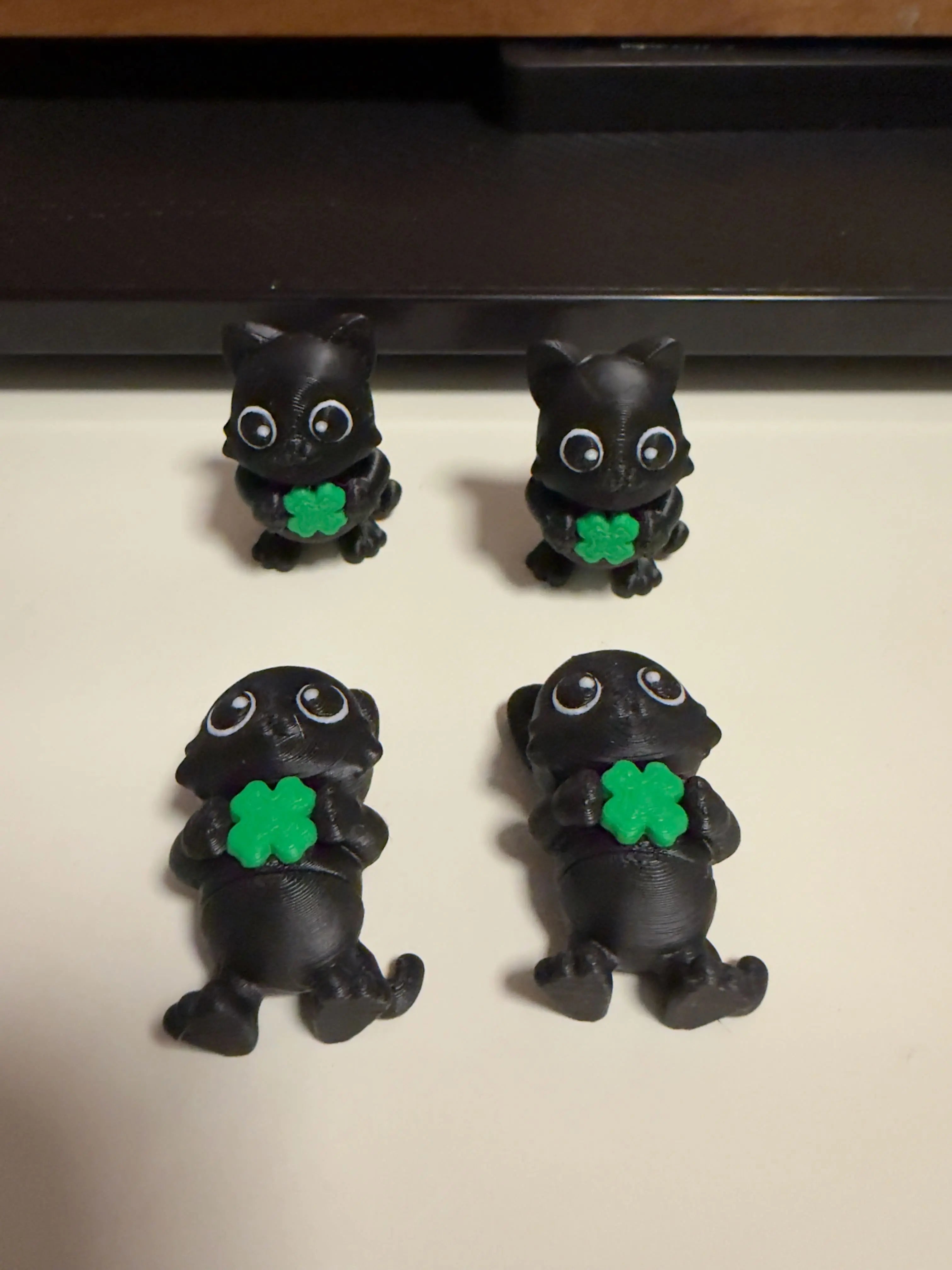 Lucky Black Cat with Clover - Driftwood 3D Printworks