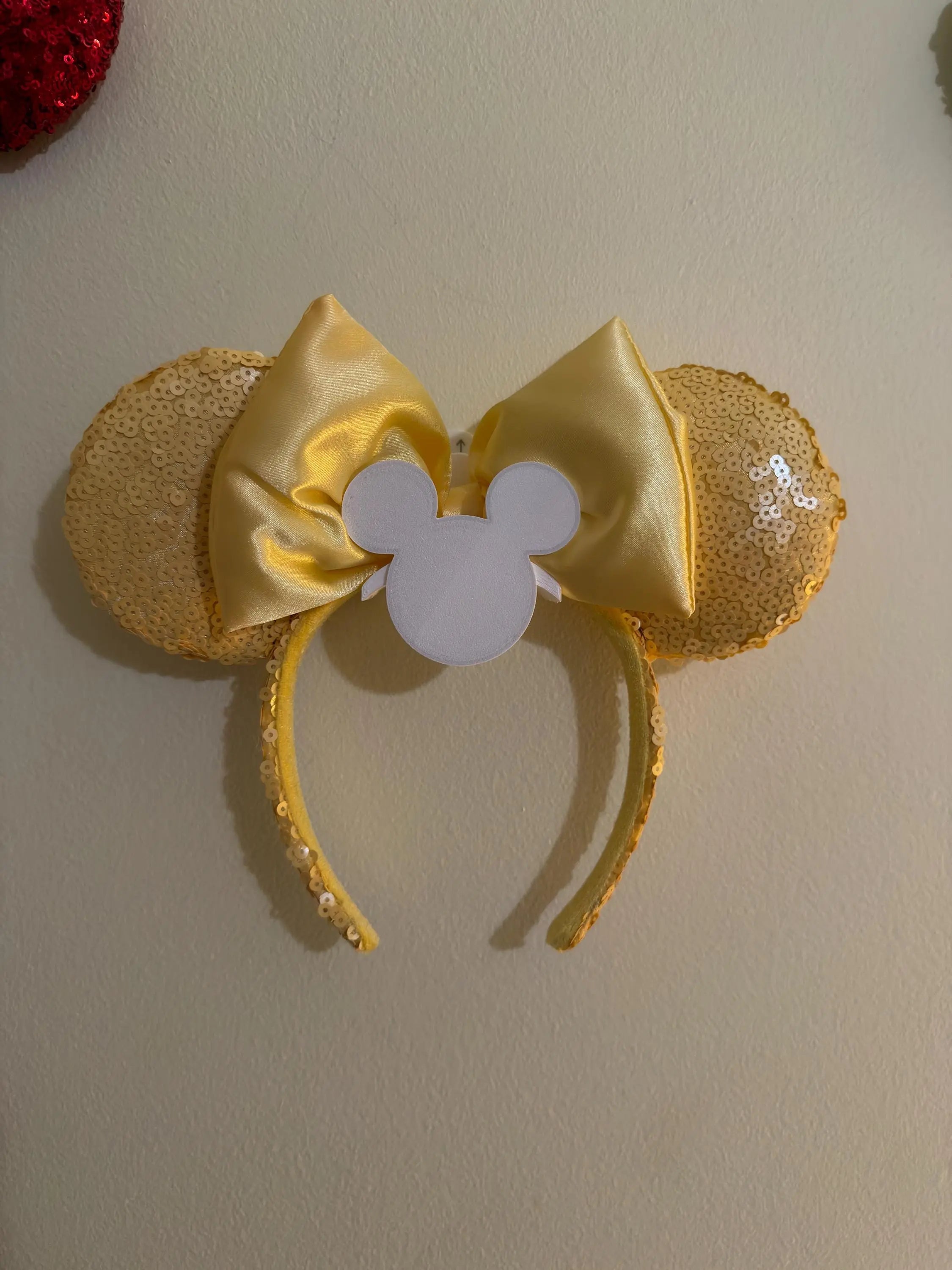 Wall-Mounted Mouse Ear Headband Holder